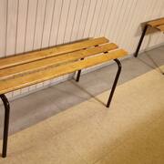 Mobilier 3 bans en bois et métalliques