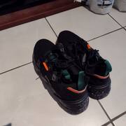 Sport paire de baskets noires pointure 45 bon etat